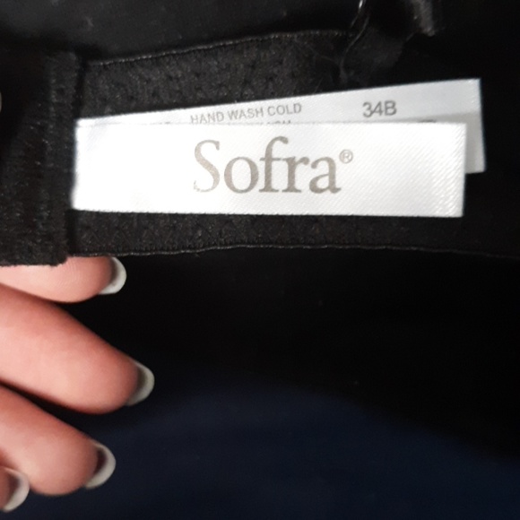 Bras - Picture 4 of 4